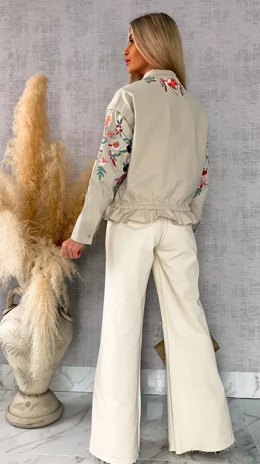 Ekskluzywna wiosenna kurtka BOHO z haftowanymi kwiatami ONE SIZE - R714