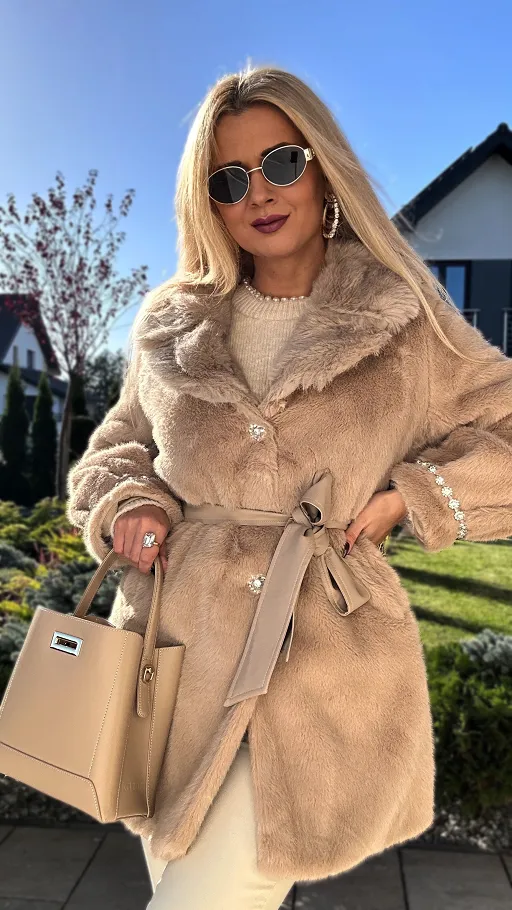 Ekskluzywne beżowe futerko GLAMUR zdobione kryształkami - R326