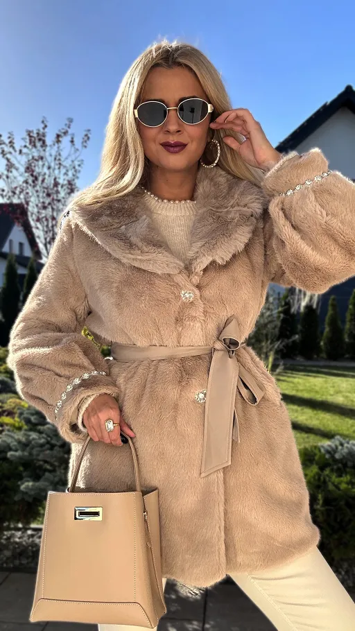 Ekskluzywne beżowe futerko GLAMUR zdobione kryształkami - R326