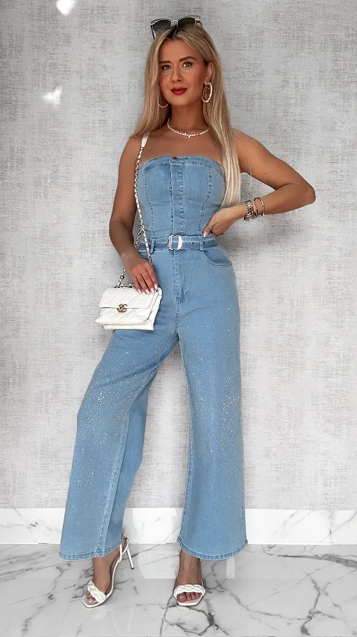 Elastyczny jeansowy kombinezon zdobiony cyrkoniami BLUE JEANS - P562