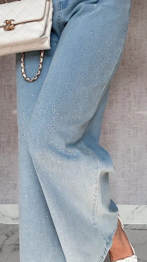 Elastyczny jeansowy kombinezon zdobiony cyrkoniami BLUE JEANS - P562