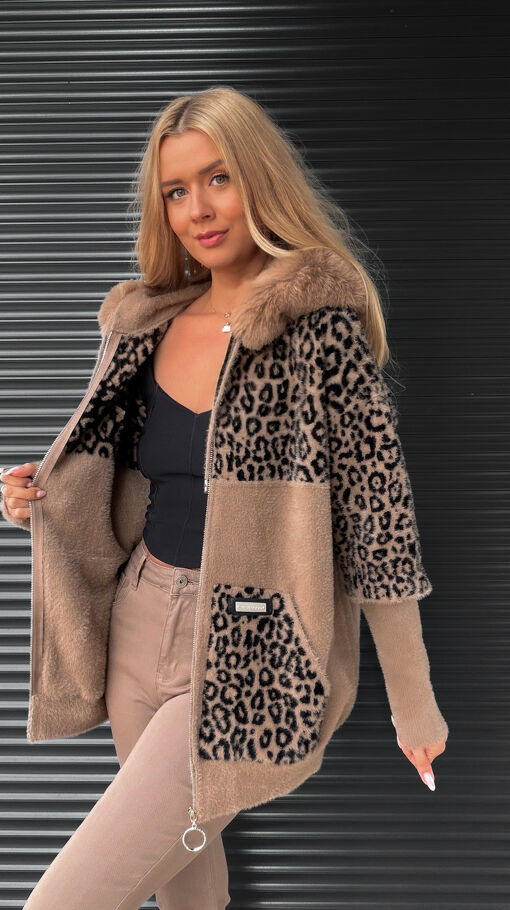 Oryginalna ALPAKA z panterką w kolorze TOFFI z kapturem i futerkiem ONE SIZE - S389