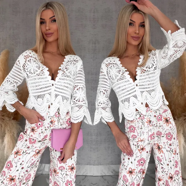 Ażurowy bawełniany szydełkowy sweter na guziki ONE SIZE biały - R688