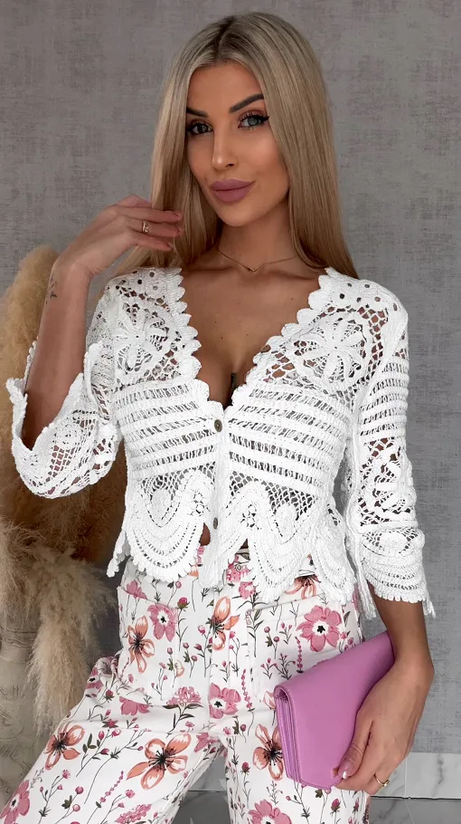 Ażurowy bawełniany szydełkowy sweter na guziki ONE SIZE biały - R688