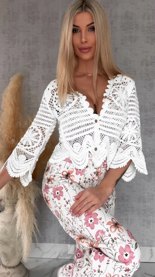 Ażurowy bawełniany szydełkowy sweter na guziki ONE SIZE biały - R688