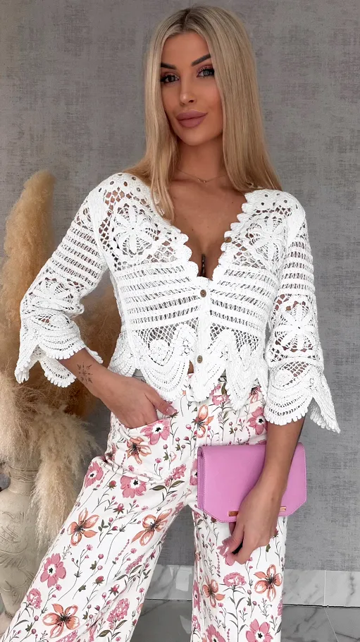 Ażurowy bawełniany szydełkowy sweter na guziki ONE SIZE biały - R688