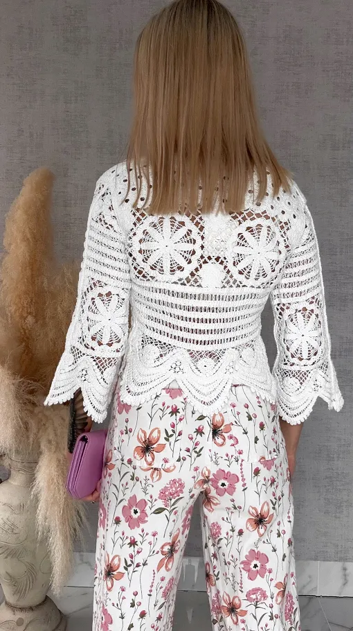 Ażurowy bawełniany szydełkowy sweter na guziki ONE SIZE biały - R688