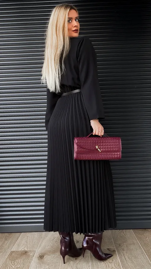 Czarna długa MAXI sukienka z plisowanym dołem ONE SIZE - R281A