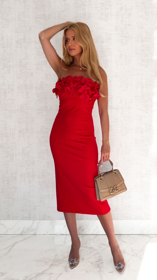 Elegancka czerwona sukienka hiszpanka z kwiatowym dekoltem MIDI - S139