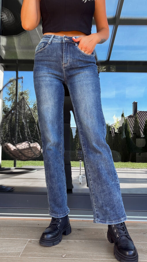 Elastyczne spodnie jeansowe z prostymi nogawkami PUSH UP - S261