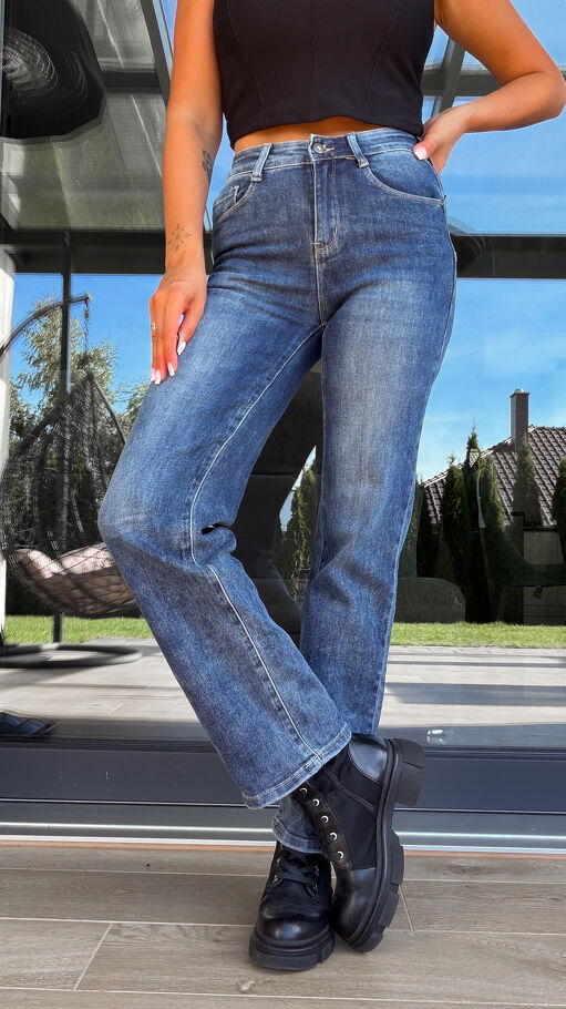 Elastyczne spodnie jeansowe z prostymi nogawkami PUSH UP - S261