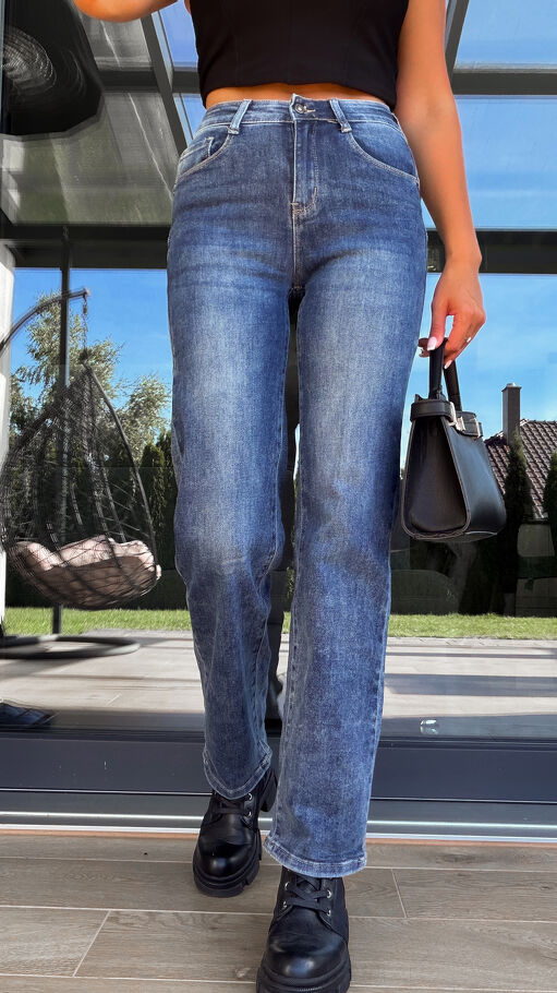 Elastyczne spodnie jeansowe z prostymi nogawkami PUSH UP - S261