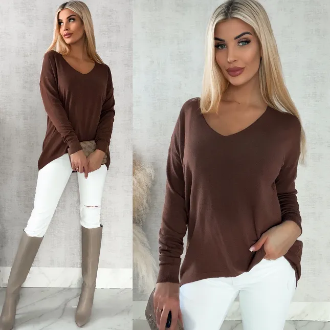 Lekki dzianinowy sweter w serek CZEKOLADOWY one size - R313A