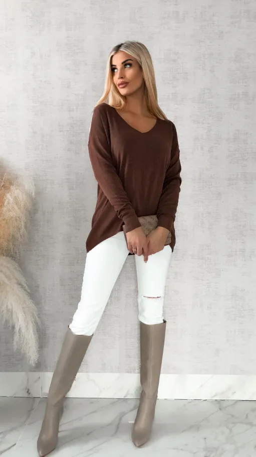 Lekki dzianinowy sweter w serek CZEKOLADOWY one size - R313A