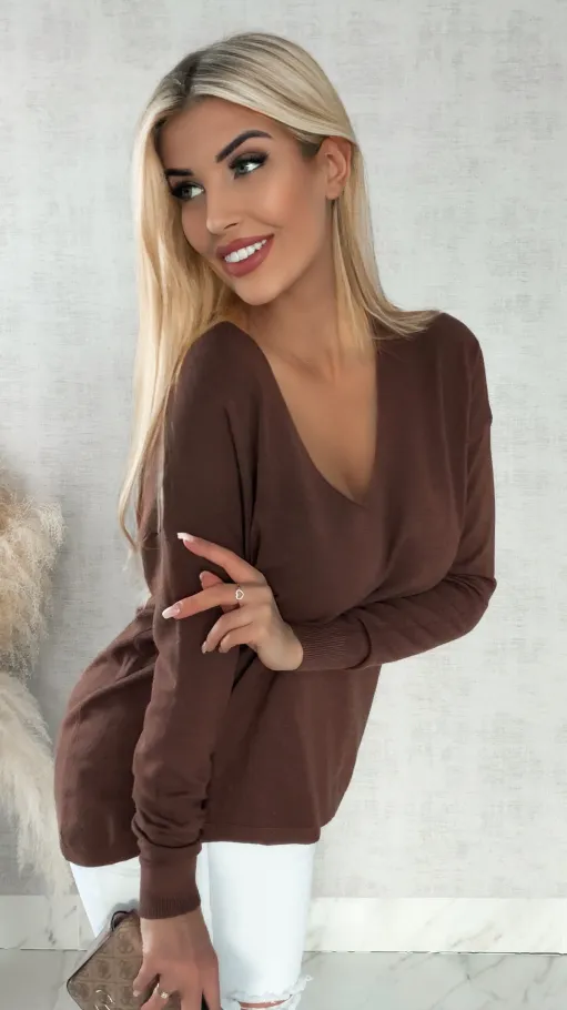 Lekki dzianinowy sweter w serek CZEKOLADOWY one size - R313A