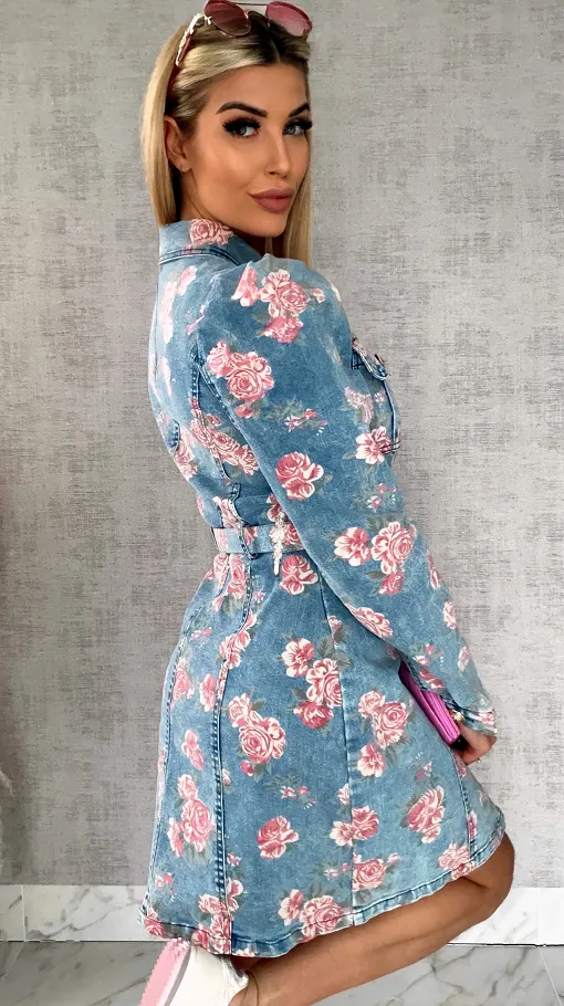Elastyczna jeansowa sukienka w kolorowe kwiaty BLUE JEANS - R628