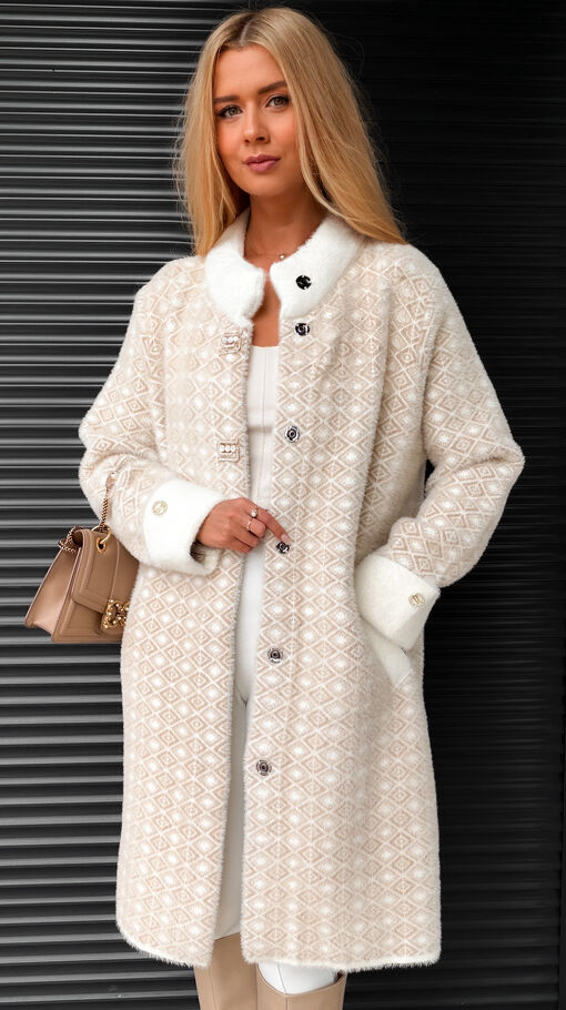 Ekskluzywny jasny płaszcz ALPAKA w modnym wzorze ONE SIZE - S388