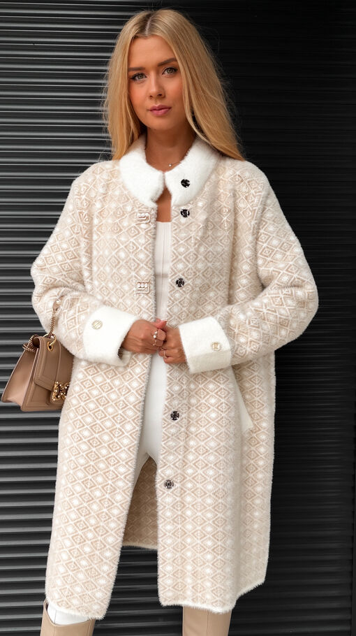 Ekskluzywny jasny płaszcz ALPAKA w modnym wzorze ONE SIZE - S388