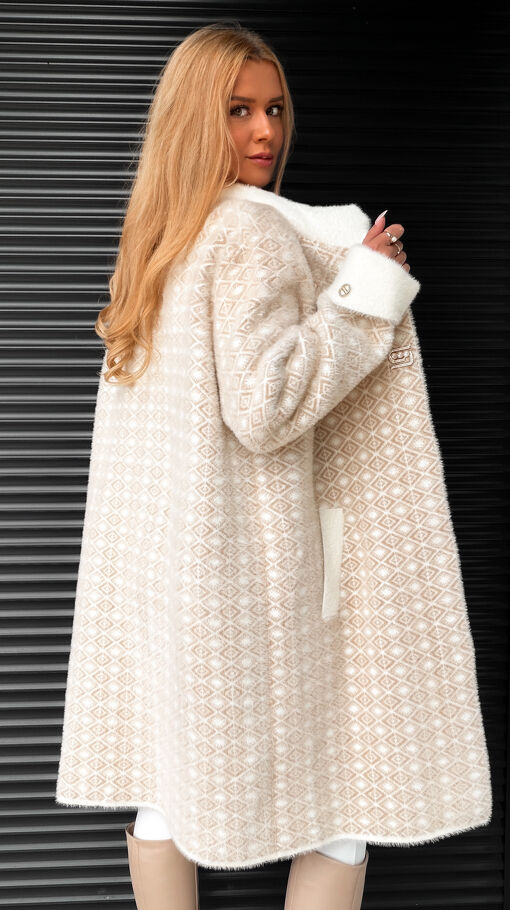 Ekskluzywny jasny płaszcz ALPAKA w modnym wzorze ONE SIZE - S388