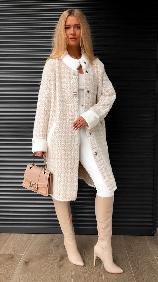 Ekskluzywny jasny płaszcz ALPAKA w modnym wzorze ONE SIZE - S388