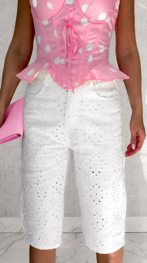 Jeansowe ażurowe bermudy WHITE JEANS haftowane - S189