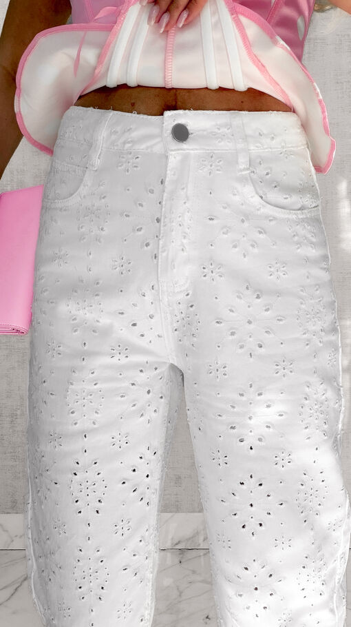 Jeansowe ażurowe bermudy WHITE JEANS haftowane - S189