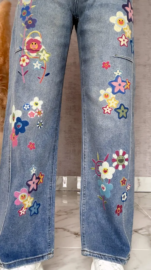 Oryginalne spodnie jeansowe BLUE JEANS z malowanymi kwiatami - R621