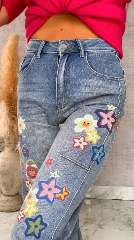 Oryginalne spodnie jeansowe BLUE JEANS z malowanymi kwiatami - R621