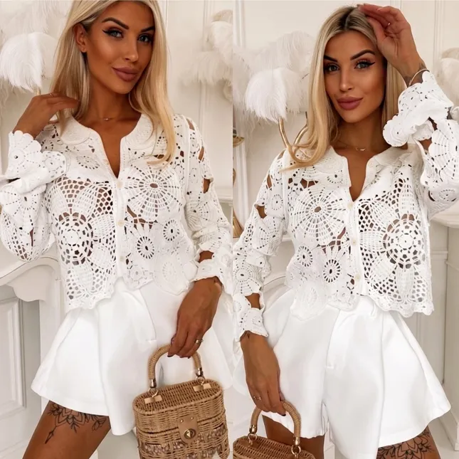 Lekki biały sweter na guziki w szydełkowym stylu ONE SIZE - R919