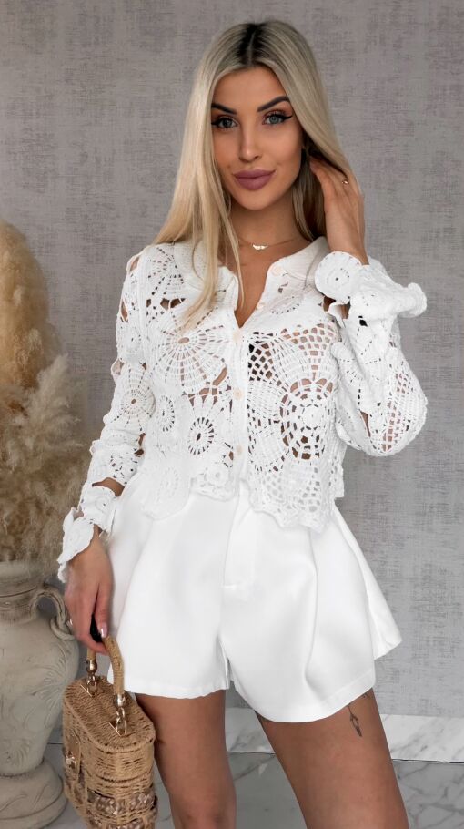 Lekki biały sweter na guziki w szydełkowym stylu ONE SIZE - R919