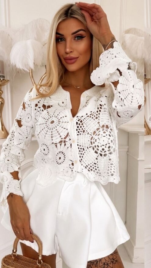 Lekki biały sweter na guziki w szydełkowym stylu ONE SIZE - R919