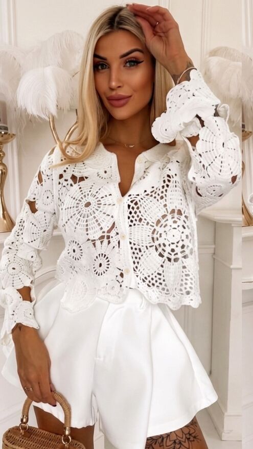 Lekki biały sweter na guziki w szydełkowym stylu ONE SIZE - R919