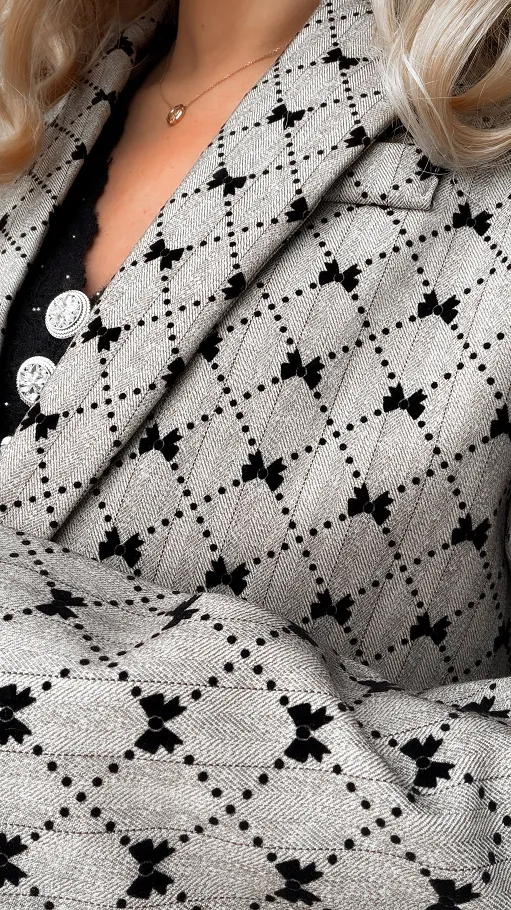 Elegancka krótka marynarka w czarne mini kokardki ONE SIZE - R143