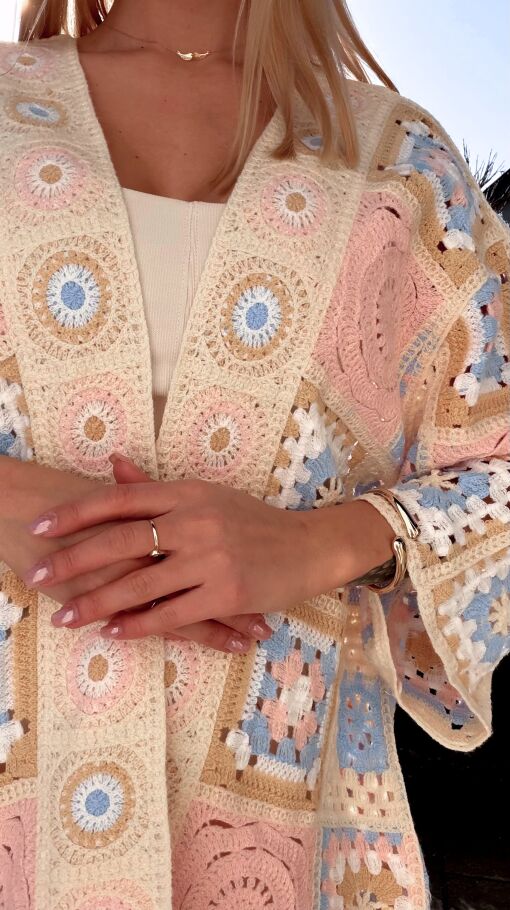 Wiosenna szydełkowa narzutka ONE SIZE różowo-niebieska - R645E