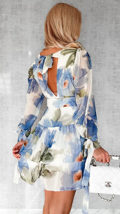 Sukienka w malowane niebieskie kwiaty z elastycznym paskiem ONE SIZE - P507