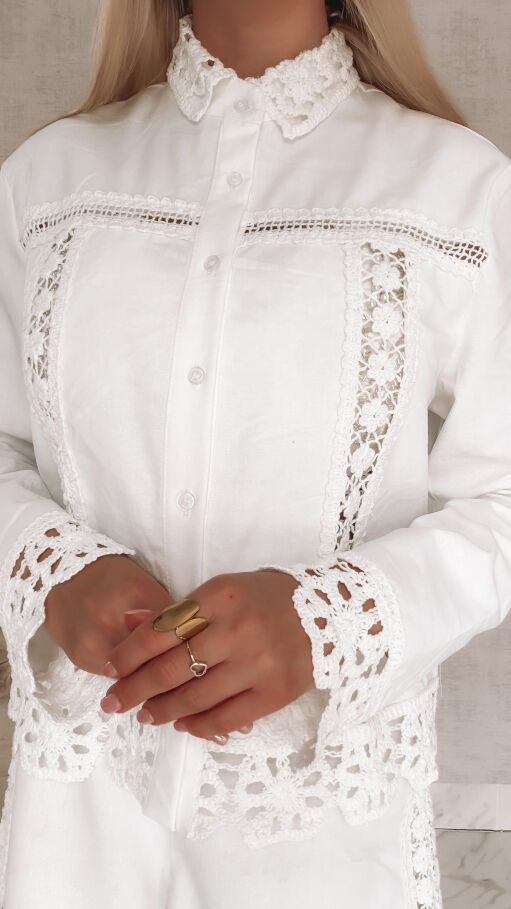 Elegancki biały komplet z koronką koszula + spodenki ONE SIZE z lnem - R775