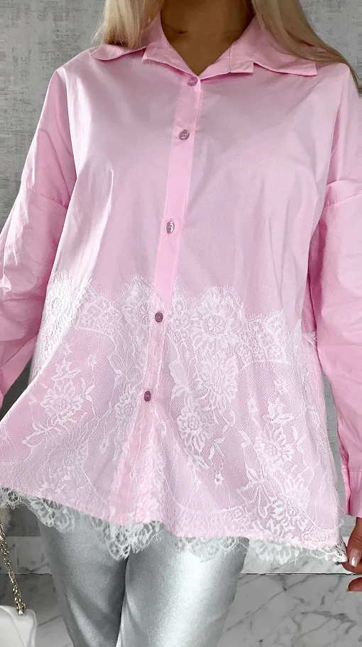 Bawełniana pastelowa koszula z białą koronką ONE SIZE pink - R526A