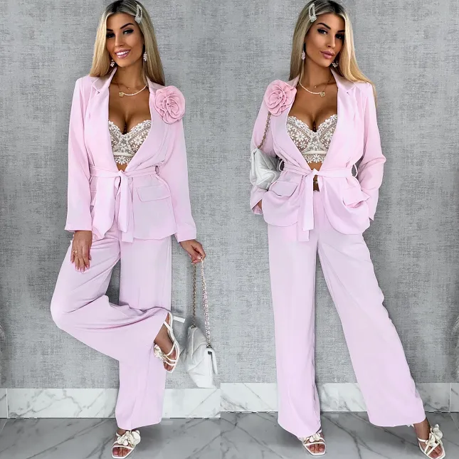 Elegancki różowy komplet z broszką żakiet + spodnie - R547A