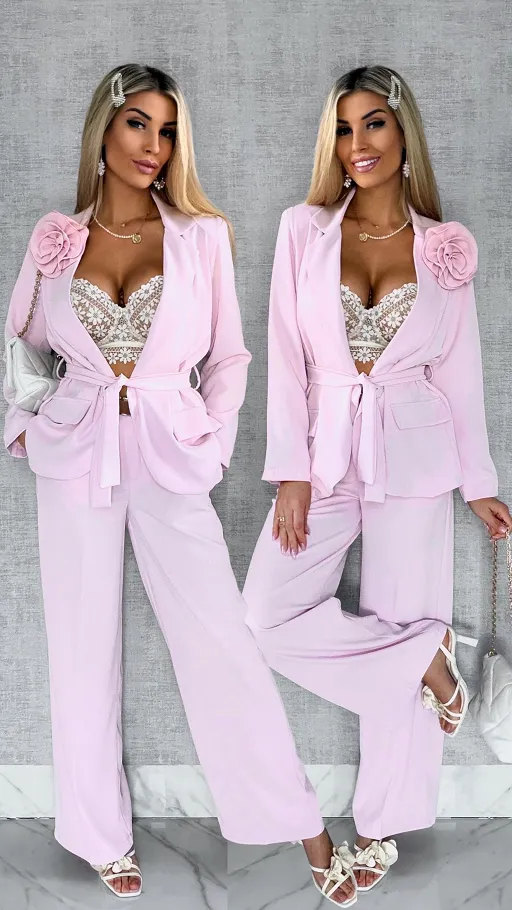 Elegancki różowy komplet z broszką żakiet + spodnie - R547A