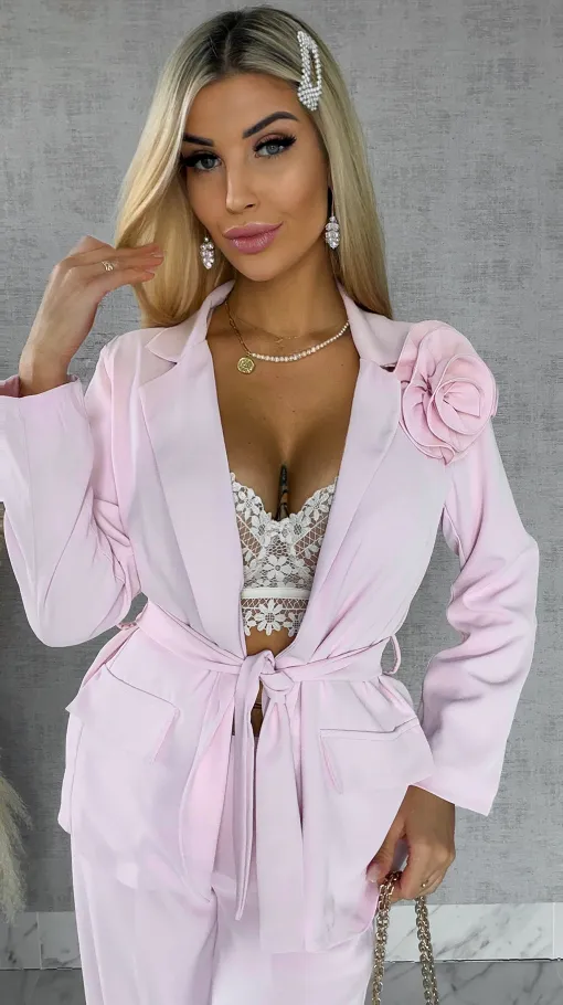 Elegancki różowy komplet z broszką żakiet + spodnie - R547A