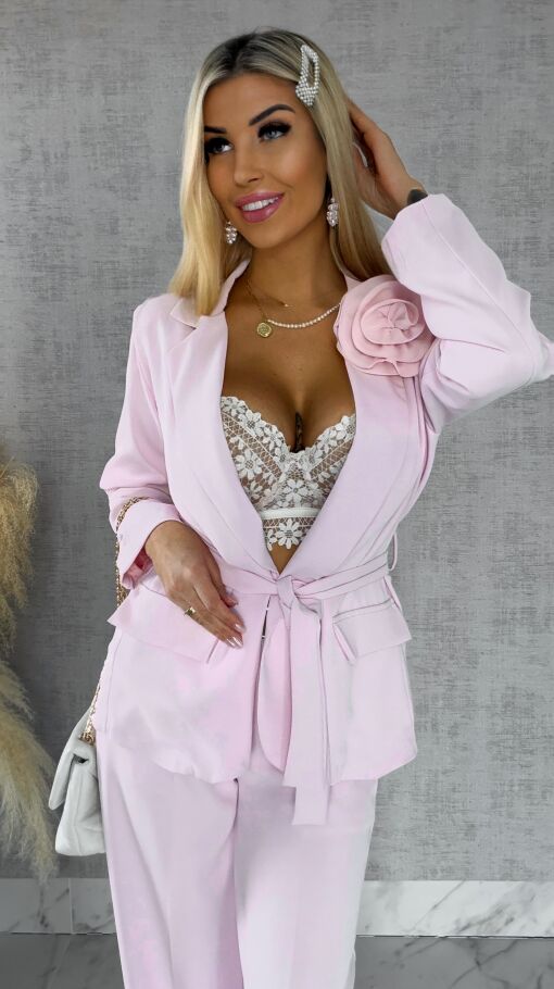 Elegancki różowy komplet z broszką żakiet + spodnie - R547A