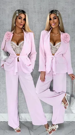 Elegancki różowy komplet z broszką żakiet + spodnie - R547A
