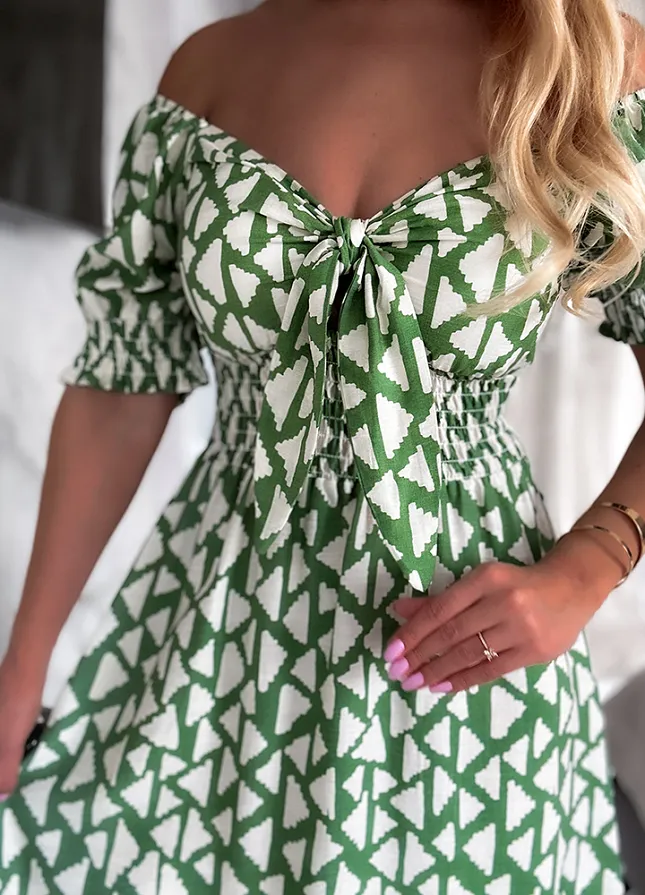 Doskonała sukienka na różne okazje wiązana w dekolcie ZIELONA - N073