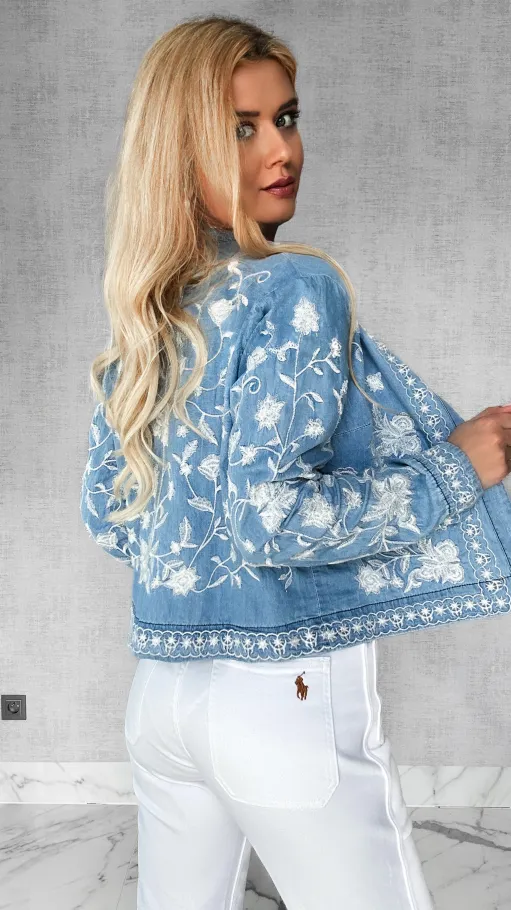 Miękka jeansowa bluzka koszulowa w modne hafty ONE SIZE - P370