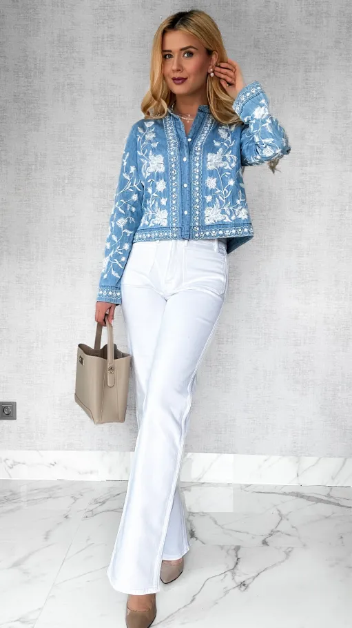 Miękka jeansowa bluzka koszulowa w modne hafty ONE SIZE - P370