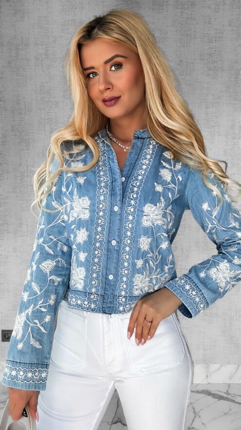 Miękka jeansowa bluzka koszulowa w modne hafty ONE SIZE - P370