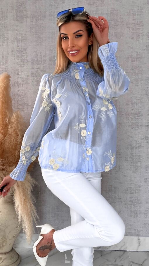 Elegancka błękitna koszula mgiełka w haftowane kwiaty ONE SIZE - R453