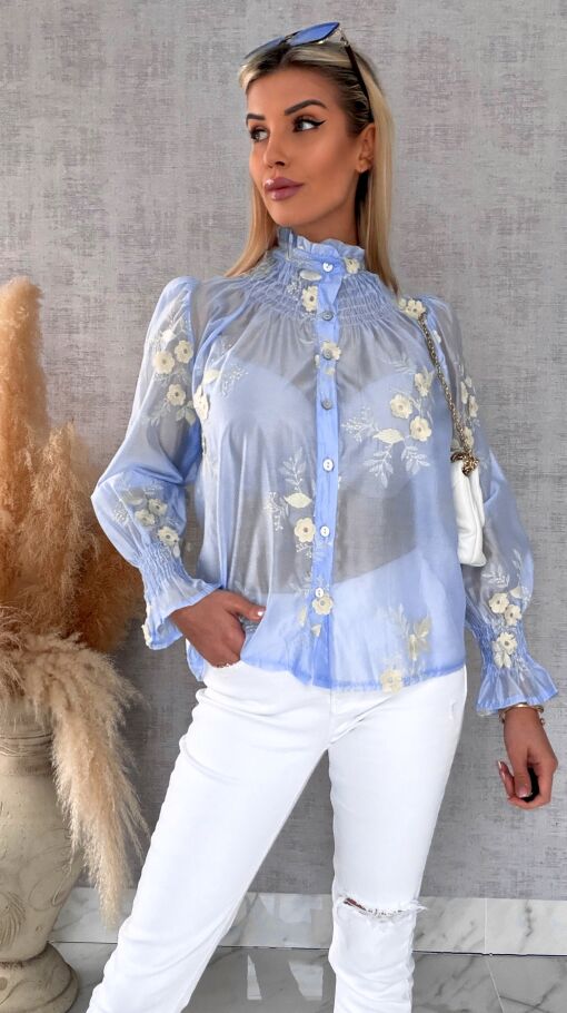 Elegancka błękitna koszula mgiełka w haftowane kwiaty ONE SIZE - R453
