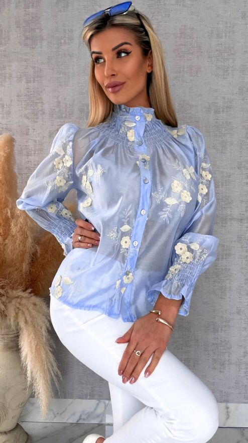Elegancka błękitna koszula mgiełka w haftowane kwiaty ONE SIZE - R453