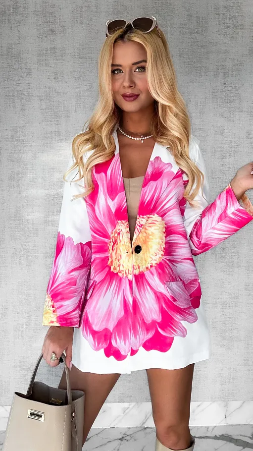 Piękna biała marynarka z kwiatem OVERSIZE - P506A